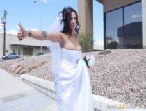 Eski konulu milf sari kız resmi