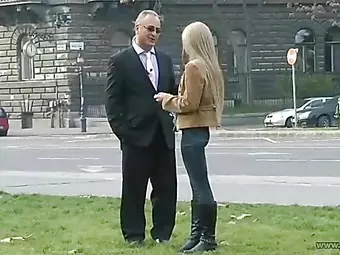 Zorla sikiis zorla saatlik konulu eski porno filmi  resmi