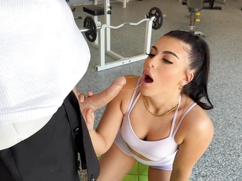 Titreyerek orgazm olur kadın izle resmi